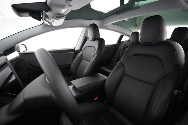 2025 Tesla Model 3 — photo 3 of 24