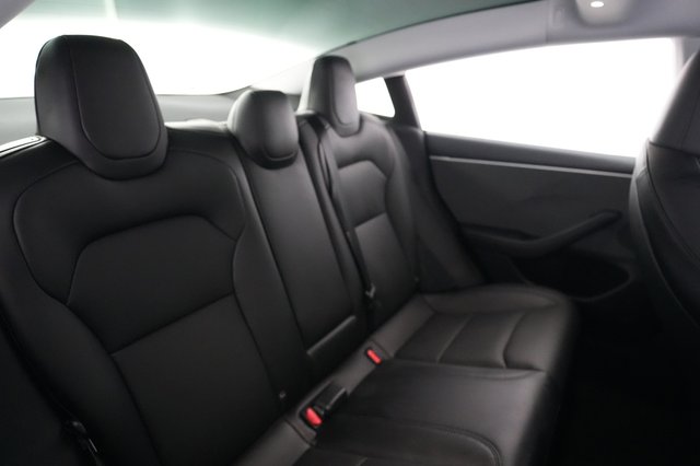 2025 Tesla Model 3 — photo 4 of 24