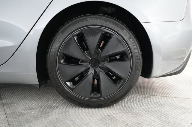 2025 Tesla Model 3 — photo 7 of 24