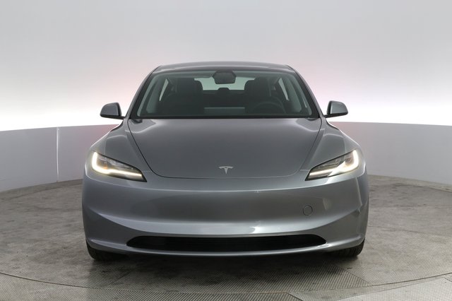 2025 Tesla Model 3 — photo 9 of 24
