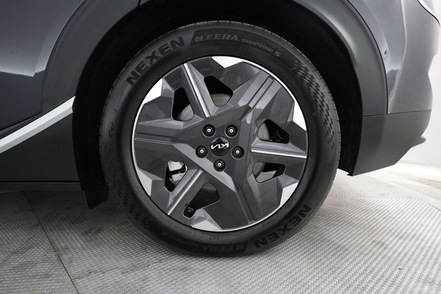 2025 Kia EV6 — photo 17 of 24