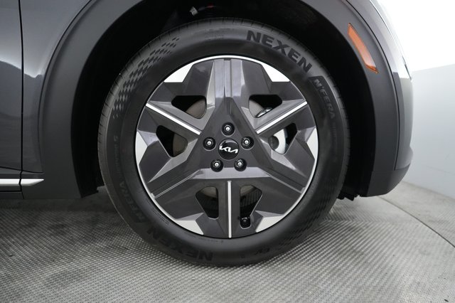 2025 Kia EV6 — photo 15 of 24