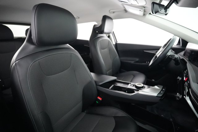 2025 Kia EV6 — photo 18 of 24