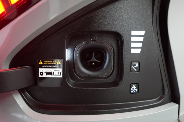 2025 Kia EV6 — photo 8 of 21