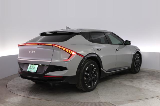 2025 Kia EV6 — photo 2 of 21