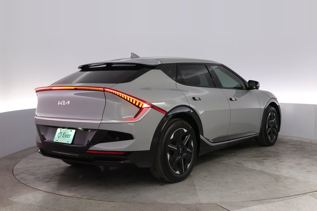 2025 Kia EV6 — photo 2 of 21