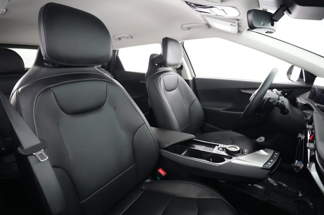 2025 Kia EV6 — photo 18 of 21