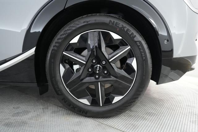 2025 Kia EV6 — photo 7 of 21