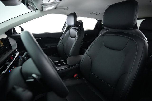 2025 Kia EV6 — photo 3 of 21