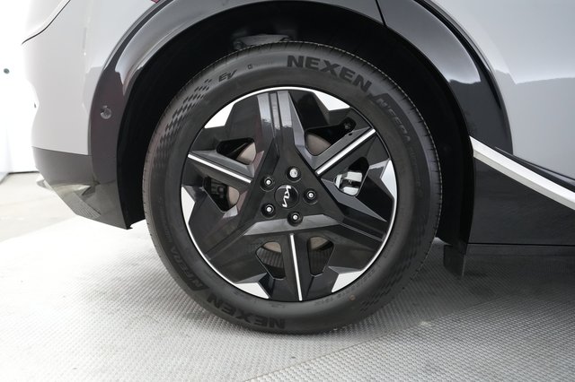 2025 Kia EV6 — photo 17 of 21