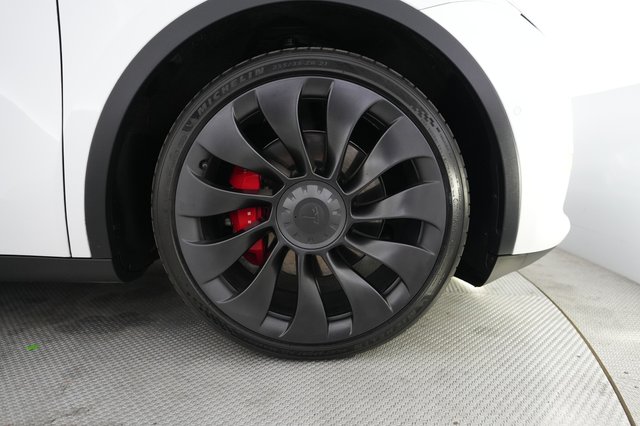 2022 Tesla Model Y — photo 16 of 25