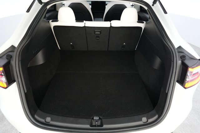 2022 Tesla Model Y — photo 6 of 25