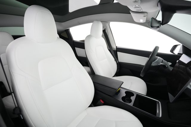 2022 Tesla Model Y — photo 18 of 25