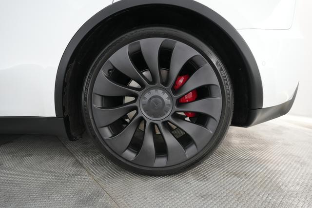 2022 Tesla Model Y — photo 7 of 25