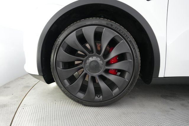 2022 Tesla Model Y — photo 15 of 25