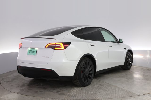 2022 Tesla Model Y — photo 2 of 25