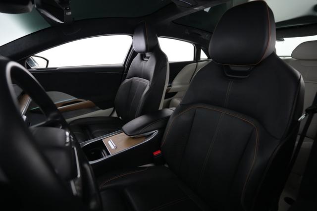 2023 Lucid Air — photo 3 of 24