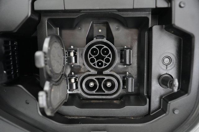 2023 Subaru Solterra — photo 8 of 21