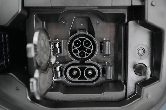 2023 Subaru Solterra — photo 8 of 20