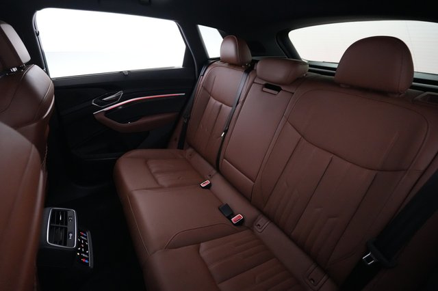 2023 Audi e-tron — photo 18 of 21