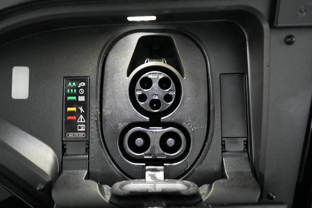 2023 Audi e-tron — photo 8 of 21