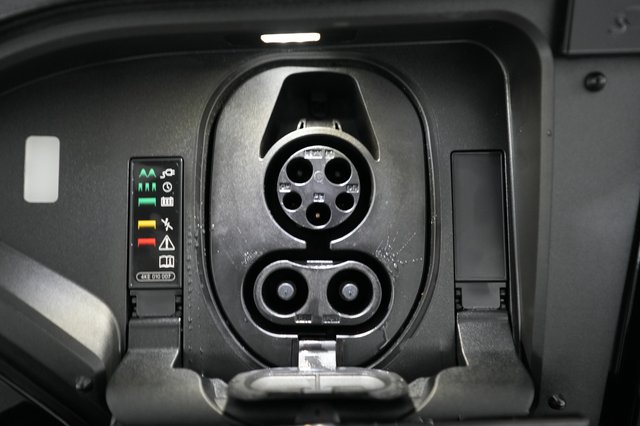 2023 Audi e-tron — photo 8 of 21