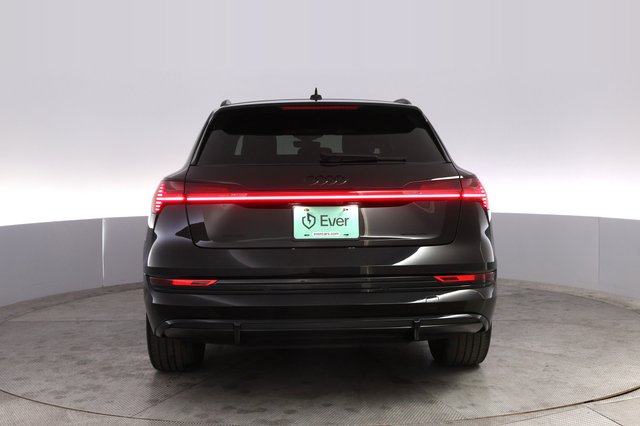2023 Audi e-tron — photo 12 of 21
