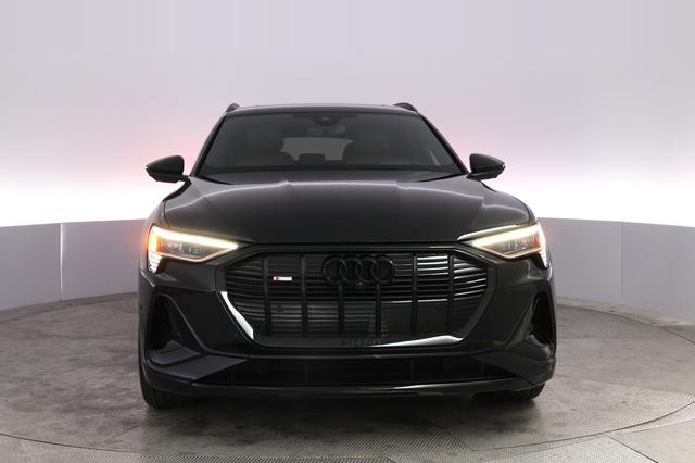 2023 Audi e-tron — photo 9 of 21