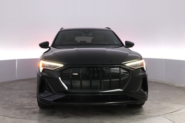 2023 Audi e-tron — photo 9 of 21