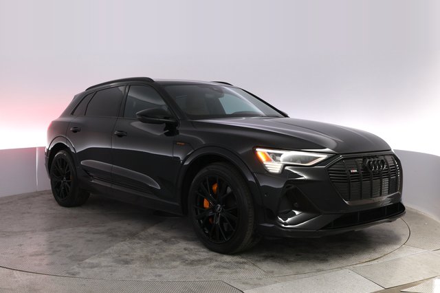 2023 Audi e-tron — photo 10 of 21