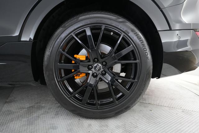 2023 Audi e-tron — photo 7 of 21