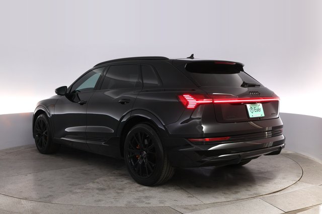 2023 Audi e-tron — photo 13 of 21
