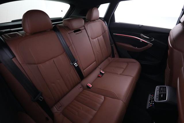 2023 Audi e-tron — photo 4 of 21