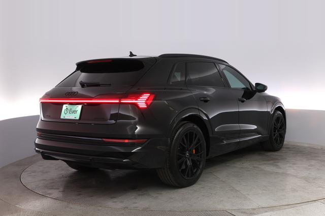 2023 Audi e-tron — photo 2 of 21