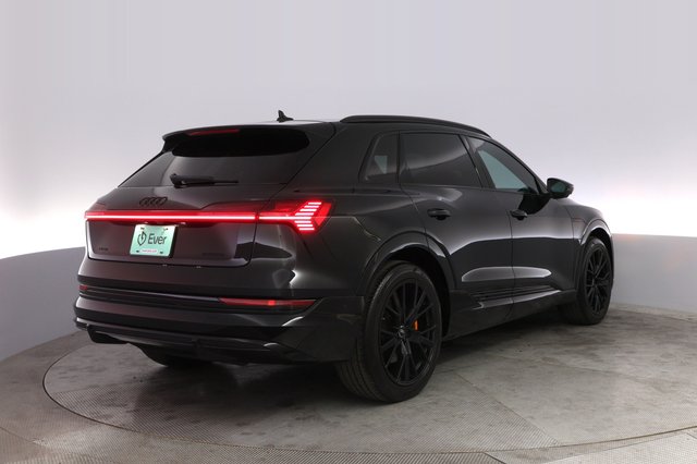 2023 Audi e-tron — photo 2 of 21