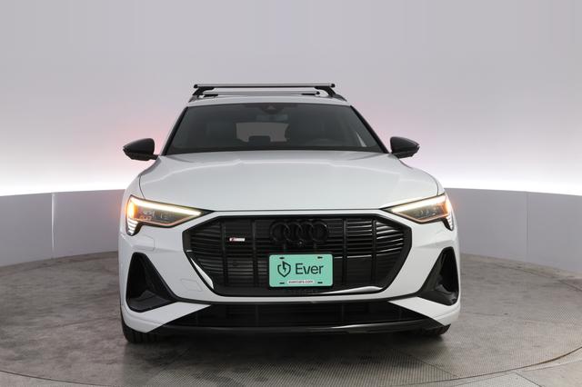 2023 Audi e-tron — photo 9 of 20