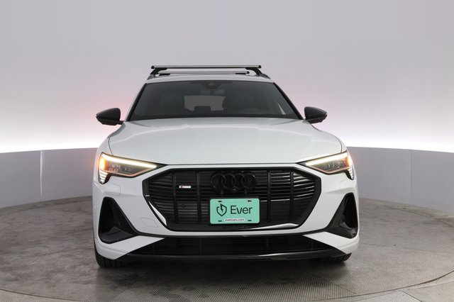 2023 Audi e-tron — photo 9 of 20