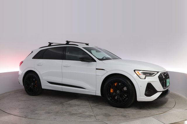 2023 Audi e-tron — photo 11 of 20