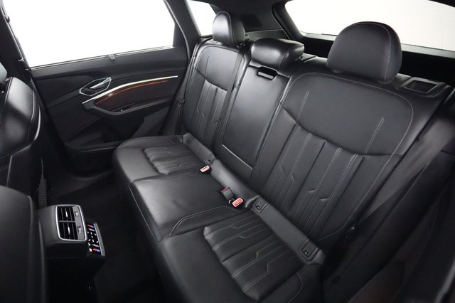 2023 Audi e-tron — photo 19 of 20