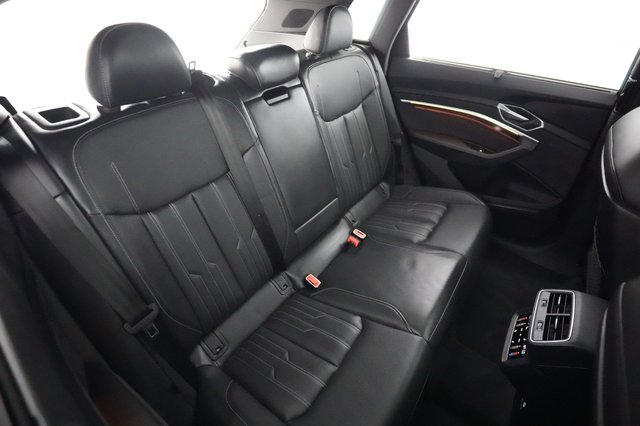2023 Audi e-tron — photo 4 of 20