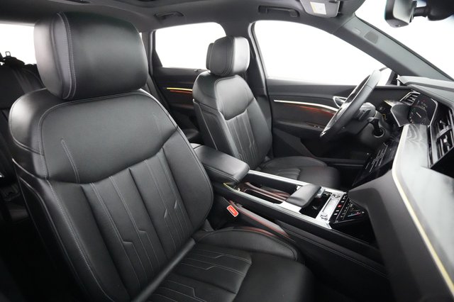 2023 Audi e-tron — photo 18 of 20