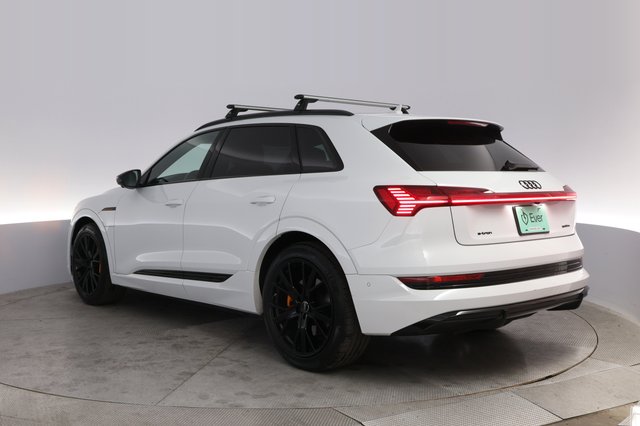 2023 Audi e-tron — photo 13 of 20