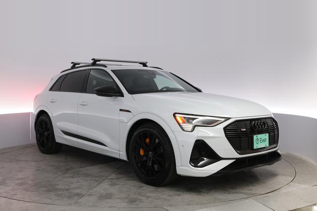 2023 Audi e-tron — photo 10 of 20