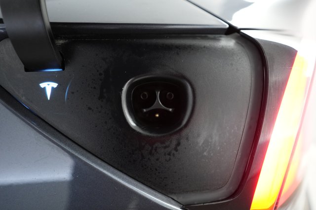 2023 Tesla Model 3 — photo 8 of 20