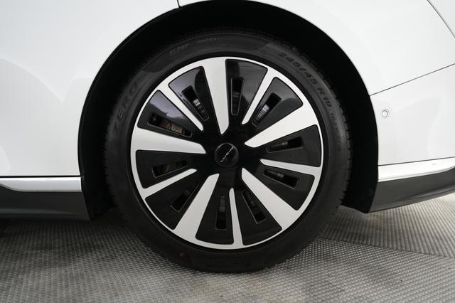 2023 Lucid Air — photo 7 of 21
