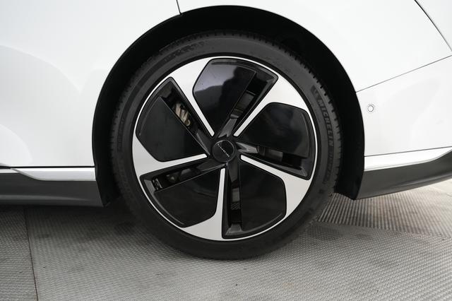 2023 Lucid Air — photo 7 of 21