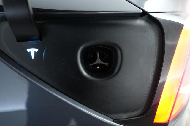 2023 Tesla Model 3 — photo 8 of 21
