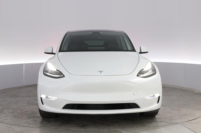 2023 Tesla Model Y — photo 9 of 21