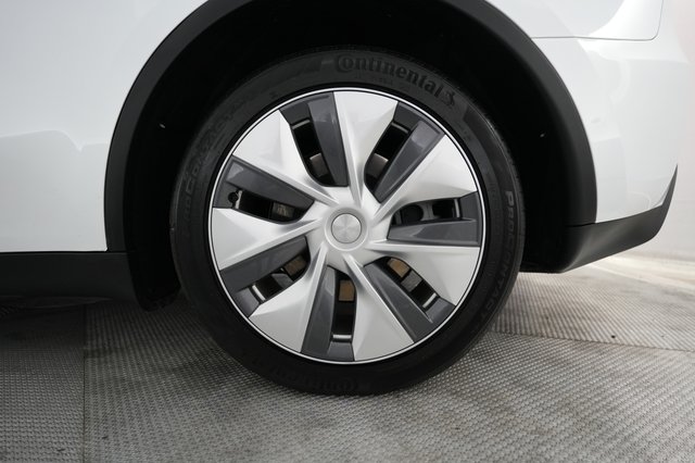 2023 Tesla Model Y — photo 7 of 21