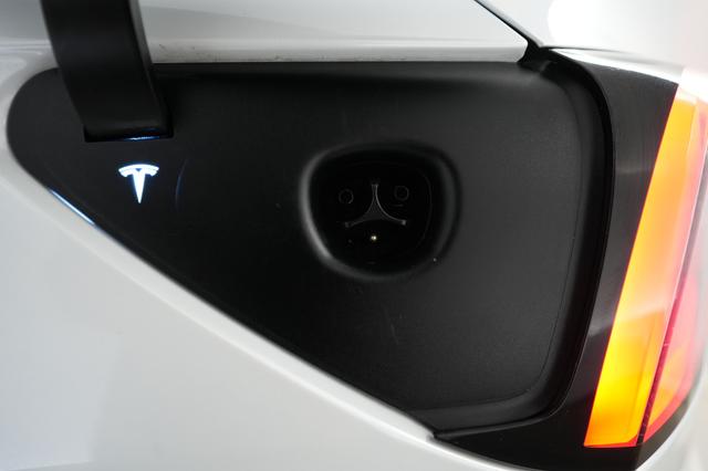 2023 Tesla Model Y — photo 8 of 21